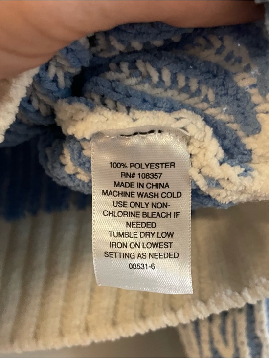 Striped Blue and Cream Cropped Sweater - Picture 4 of 5